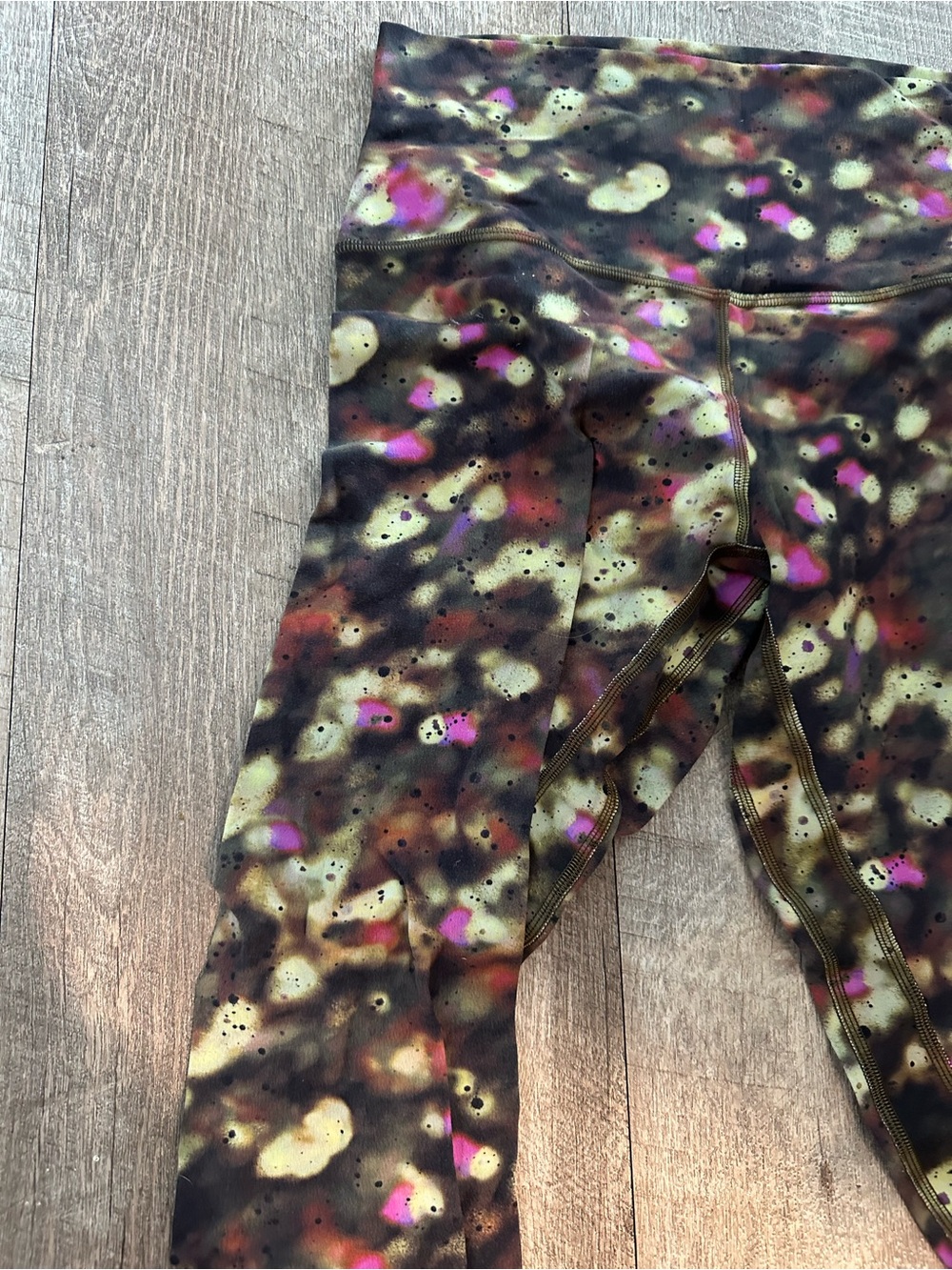 Lululemon women’s Active Leggings Capri in Olive Multi buttery soft size 4 - Picture 3 of 4